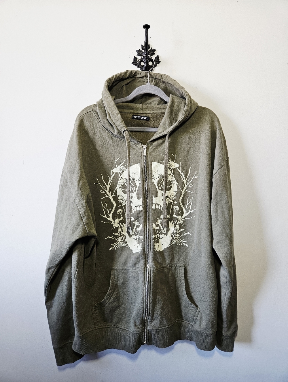 Hot Topic Mushrooms & Thorns Skull Hoodie Size XL Olive Green Zip Up